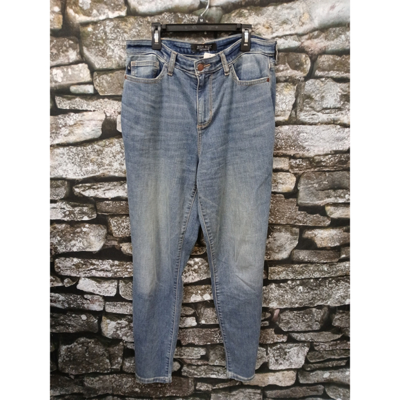 Judy Blue Straight Fit. Size 9. RS 31 - Picture 1 of 4